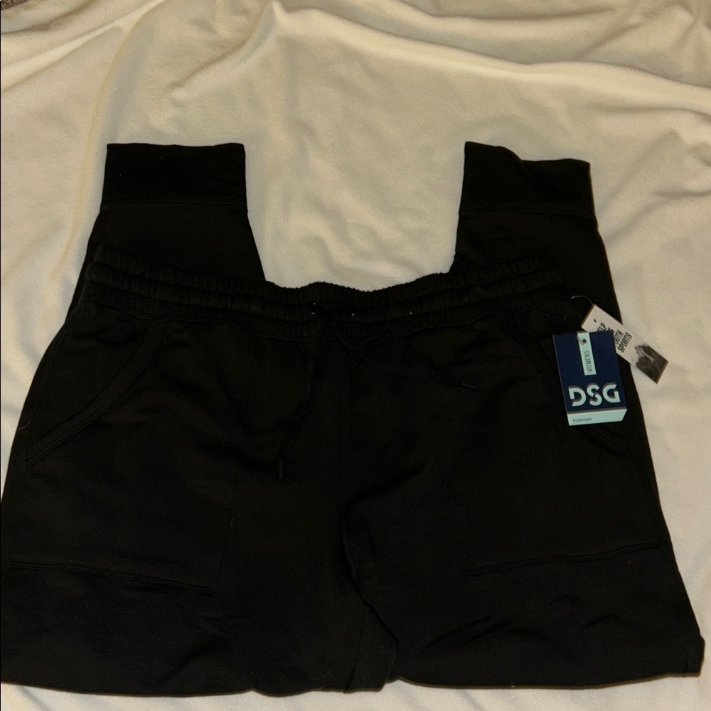 DSG Wonens “NWT”  Black Sweatpants Sz: L